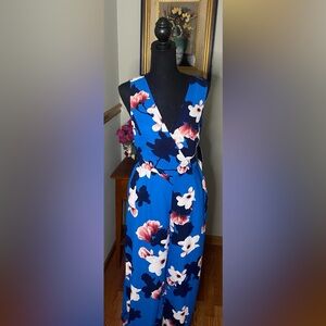 Lulus floral wide leg jumpsuit with pockets, size medium